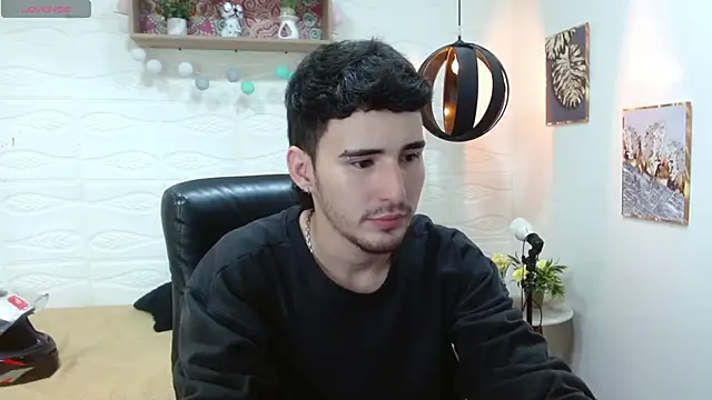 Snapshot of DmitriSanders chatting on 03-21-25, 10:06 DmitriSanders online show from 03-21-25, 10:06