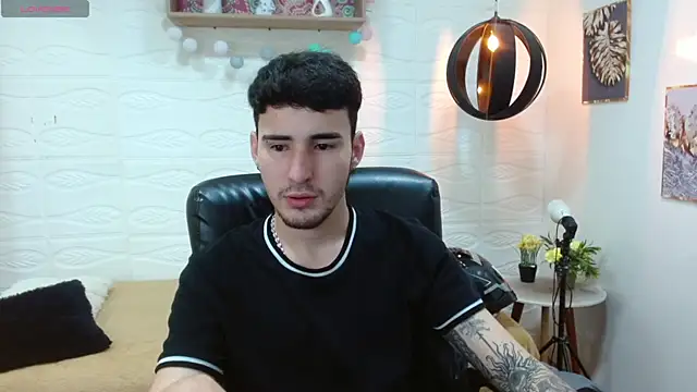 Snapshot of DmitriSanders chatting on 03-20-25, 08:40 DmitriSanders online show from 03-20-25, 08:40