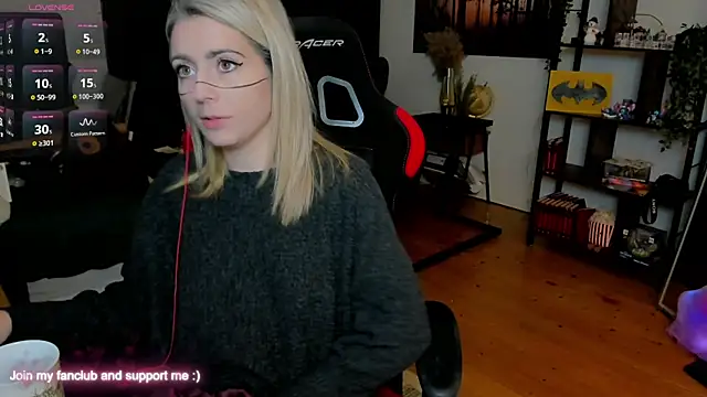 Lisaonthemoon online show from 12-19-25, 04:09