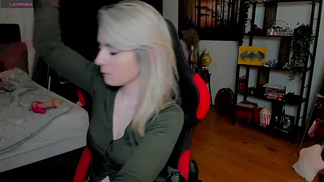 Lisaonthemoon online show from 03-11-26, 05:40