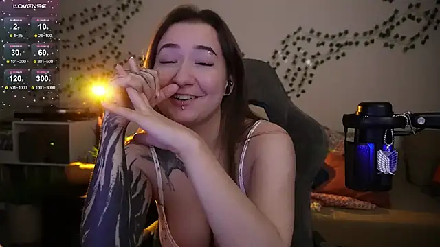 Megan  Hart online show from 11-07-25, 12:26