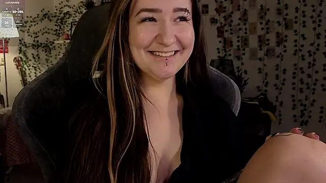 Snapshot of Megan__Hart chatting on 12-29-24, 02:10 Megan  Hart online show from 12-29-24, 02:10
