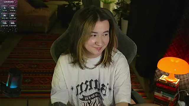 Snapshot of Megan__Hart chatting on 02-25-25, 10:09 Megan  Hart online show from 02-25-25, 10:09