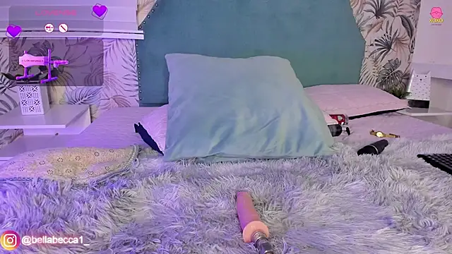 Snapshot of bellaa_becca chatting on 03-17-25, 11:35 bellaa becca online show from 03-17-25, 11:35