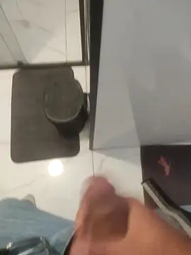 Snapshot of dredre1069 chatting on 11-19-25, 06:52 dredre1069 online show from 11-19-25, 06:52