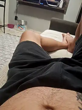 Snapshot of dredre1069 chatting on 04-05-26, 01:23 dredre1069 online show from 04-05-26, 01:23