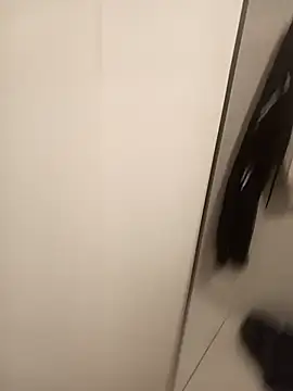 Snapshot of dredre1069 chatting on 10-13-25, 10:43 dredre1069 online show from 10-13-25, 10:43