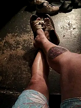 Snapshot of dredre1069 chatting on 04-14-26, 01:54 dredre1069 online show from 04-14-26, 01:54