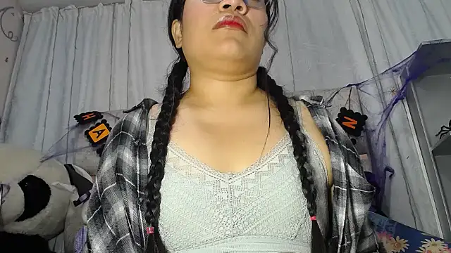 Snapshot of KEYRA-MILLER- chatting on 10-14-25, 02:12 KEYRA-MILLER- online show from 10-14-25, 02:12