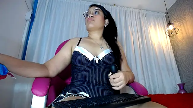 Snapshot of KEYRA-MILLER- chatting on 03-10-25, 07:44 KEYRA-MILLER- online show from 03-10-25, 07:44