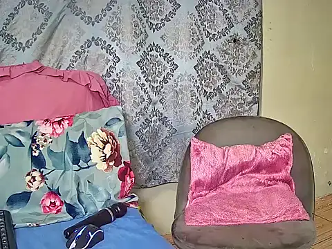 Snapshot of Cardi-Calliente chatting on 07-23-26, 06:04 Cardi-Calliente online show from 07-23-26, 06:04