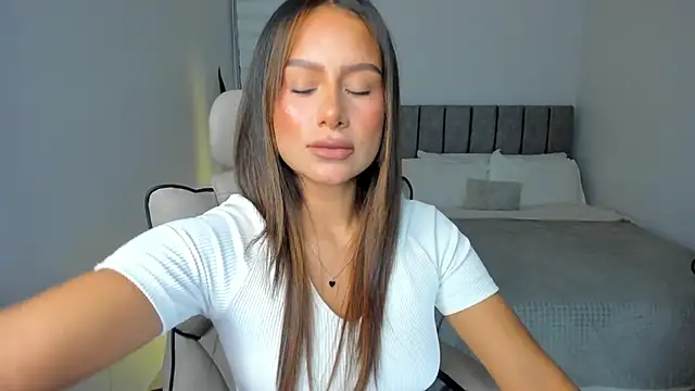 Snapshot of AndreaMartini chatting on 02-22-25, 12:05 AndreaMartini online show from 02-22-25, 12:05