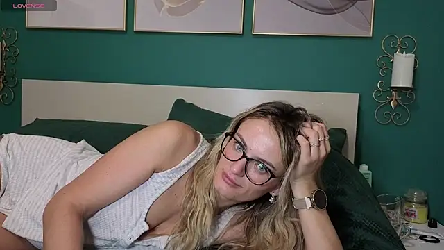 Snapshot of hotjessyca chatting on 10-16-25, 05:05 hotjessyca online show from 10-16-25, 05:05