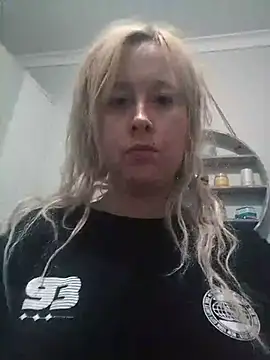 Snapshot of mollymay69 chatting on 02-25-26, 01:55 mollymay69 online show from 02-25-26, 01:55