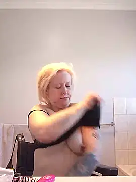 Snapshot of mollymay69 chatting on 01-12-26, 01:56 mollymay69 online show from 01-12-26, 01:56