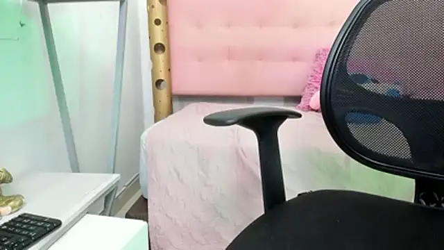 Cloeandtyfanny online show from 11-12-25, 08:45