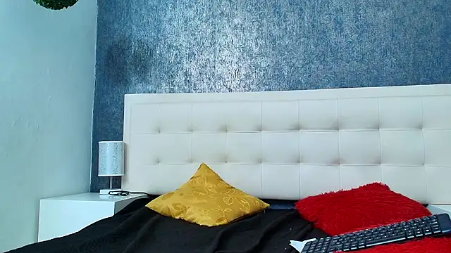 Snapshot of Cloeandtyfanny chatting on 01-18-26, 01:09 Cloeandtyfanny online show from 01-18-26, 01:09