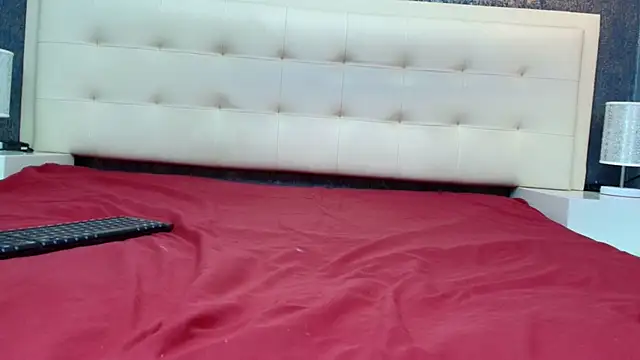 Cloeandtyfanny online show from 03-26-26, 07:56