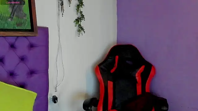 Snapshot of Cloeandtyfanny chatting on 07-14-26, 04:24 Cloeandtyfanny online show from 07-14-26, 04:24