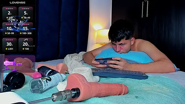 Issac james  online show from 10-12-25, 08:54