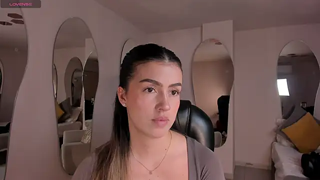 PaulinaSantos  online show from 09-11-25, 07:14