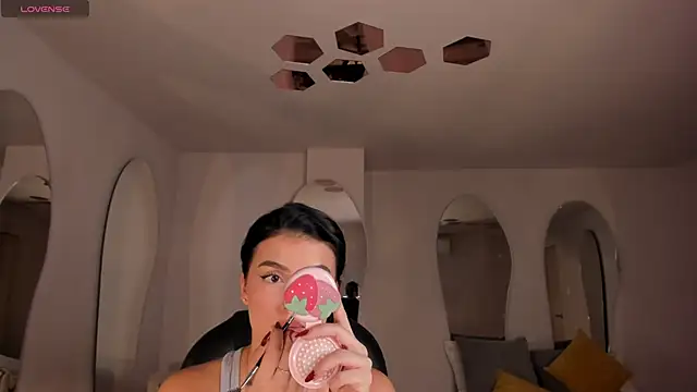 PaulinaSantos  online show from 11-02-25, 05:18