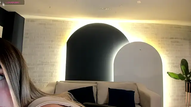 PaulinaSantos  online show from 03-02-25, 05:20