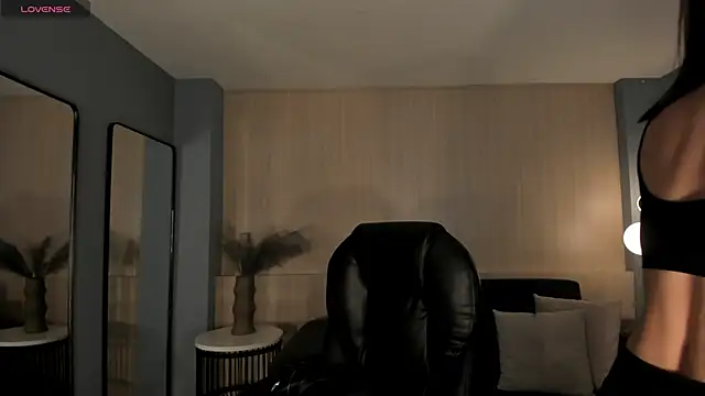 PaulinaSantos  online show from 10-17-25, 07:59