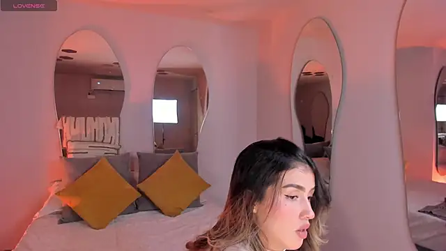 PaulinaSantos  online show from 09-10-25, 07:02