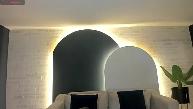 PaulinaSantos  online show from 11-07-25, 07:18