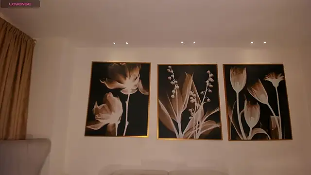 PaulinaSantos  online show from 12-22-25, 08:42