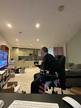 LondonTeffy online show from 12-23-25, 10:47