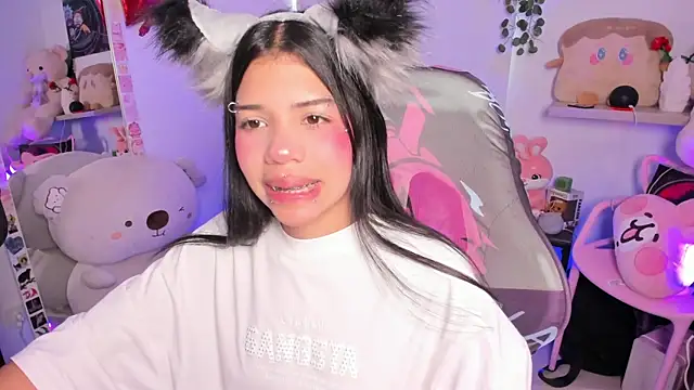 Snapshot of cutestephuwu chatting on 10-30-25, 10:17 cutestephuwu online show from 10-30-25, 10:17