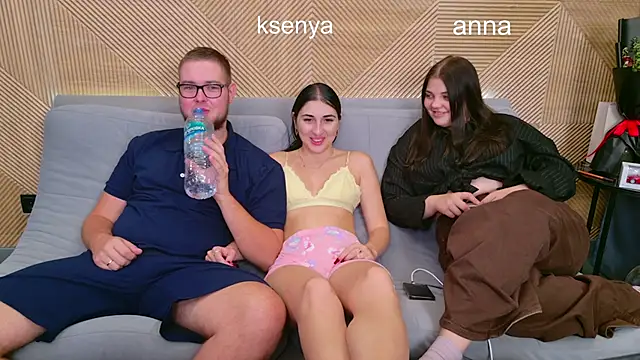 Ksenny online show from 10-24-25, 10:25