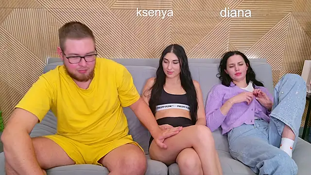 Ksenny online show from 10-28-25, 07:57