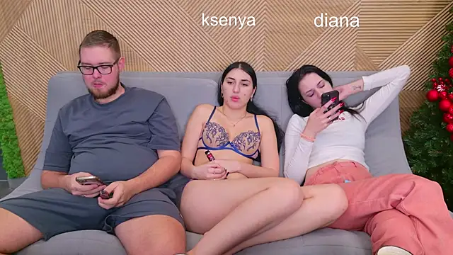 Ksenny online show from 12-16-25, 03:55