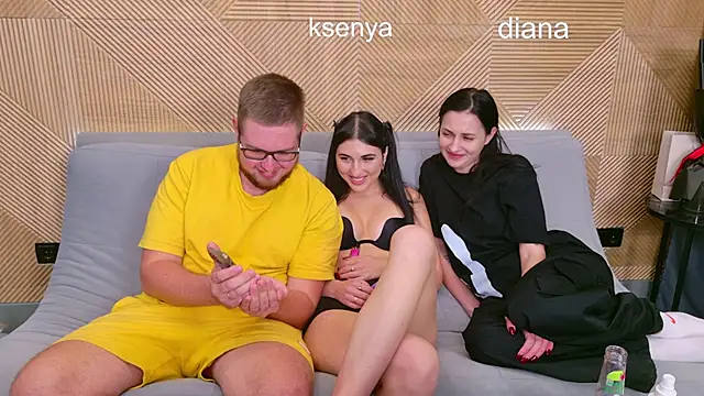 Ksenny online show from 10-29-25, 06:40