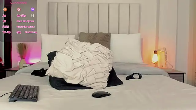 romina-brunette online show from 10-26-25, 03:34