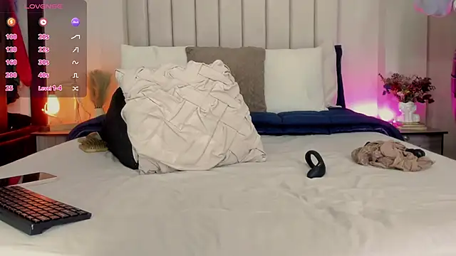 romina-brunette online show from 11-25-25, 07:14