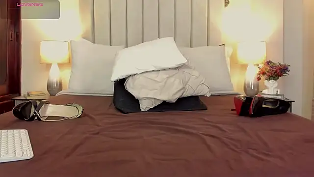 romina-brunette online show from 03-10-26, 01:26