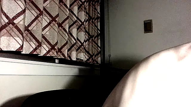 Snapshot of Paulhenry chatting on 10-20-25, 01:51 Paulhenry online show from 10-20-25, 01:51