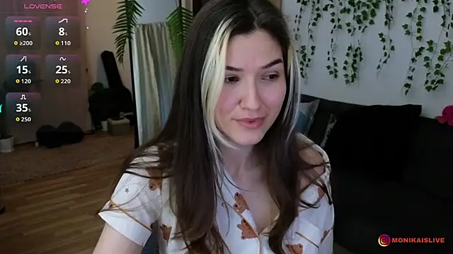 Snapshot of monikavenom chatting on 05-14-26, 02:52 monikavenom online show from 05-14-26, 02:52