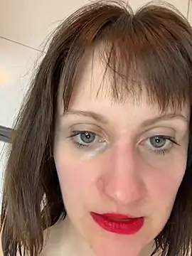 victoirenextdoor online show from 03-04-25, 08:27