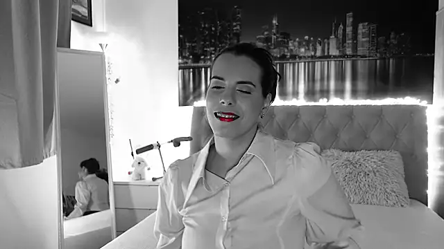 Snapshot of Lora_Chanel chatting on 07-19-26, 07:21 Lora Chanel online show from 07-19-26, 07:21