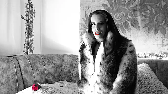 Lora Chanel online show from 12-18-25, 08:12