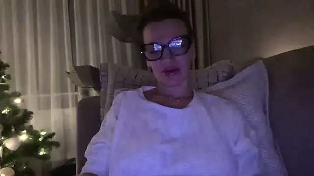 SweetMonicaUK online show from 12-15-25, 10:48