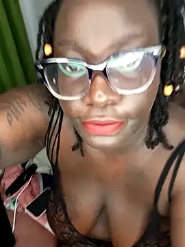 Snapshot of Toomuch_Squirt chatting on 03-21-25, 05:00 Toomuch Squirt online show from 03-21-25, 05:00