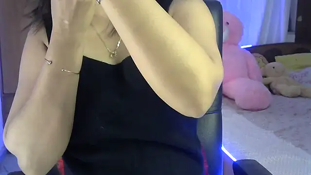 Black cat cutie online show from 09-15-25, 04:57