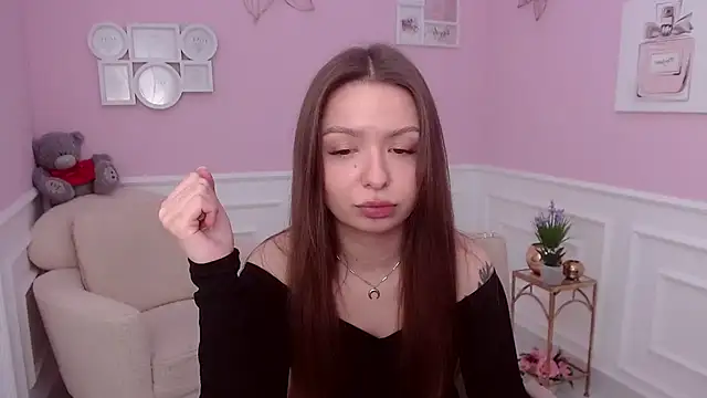 Snapshot of LucySkilar chatting on 12-19-24, 07:29 LucySkilar online show from 12-19-24, 07:29