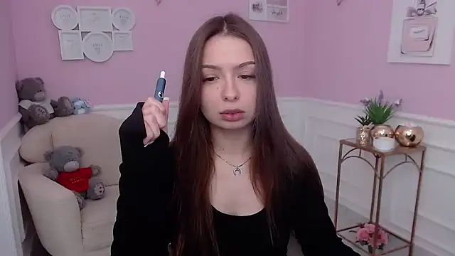 LucySkilar online show from 11-13-25, 10:30